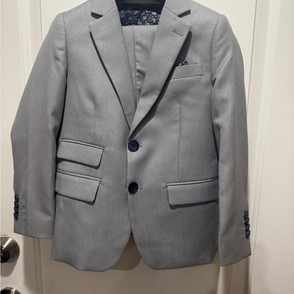 Boys Isaac Mizrahi Gray 2 piece suit with Paisley Lining size 6